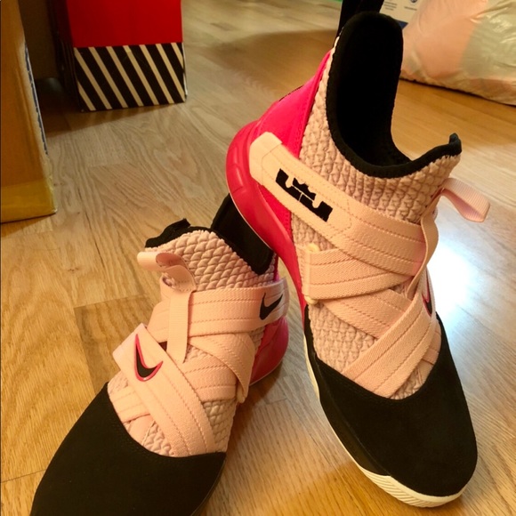 NIKE Lebron Soldier XII - Picture 3 of 4